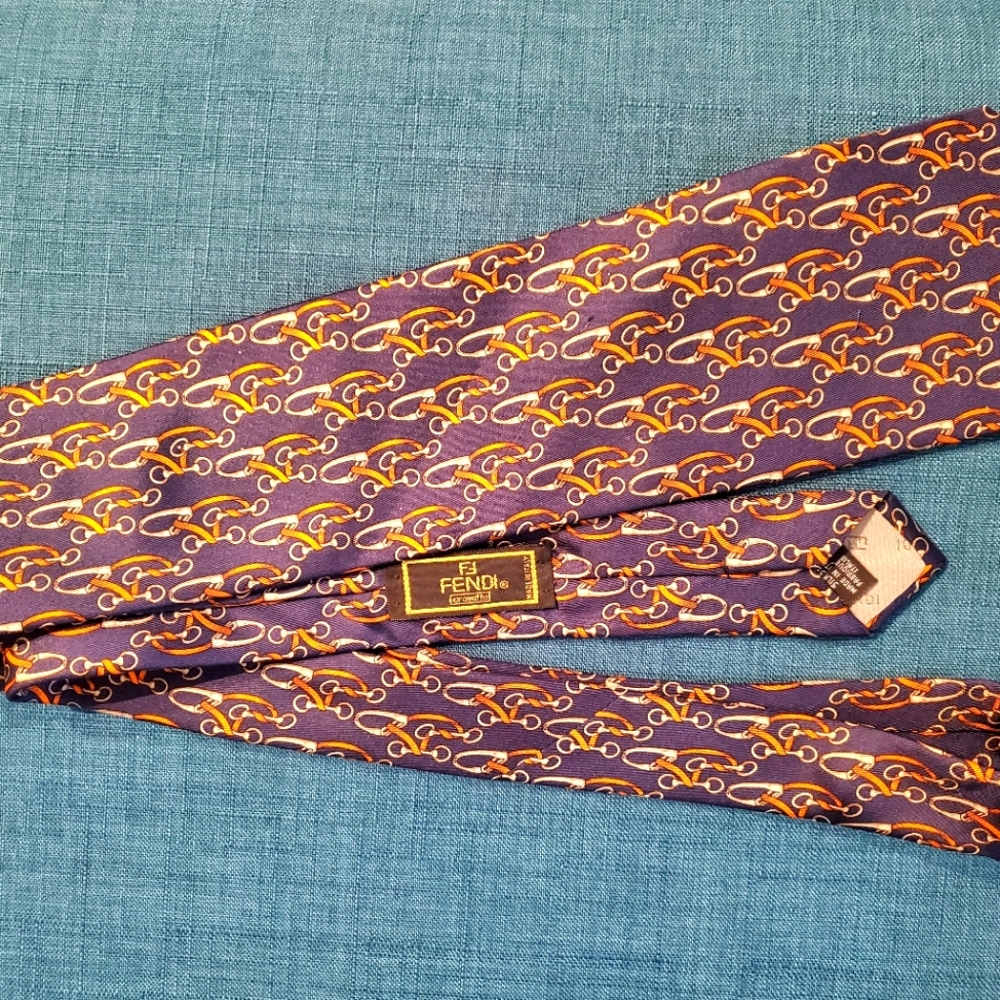 Neck tie